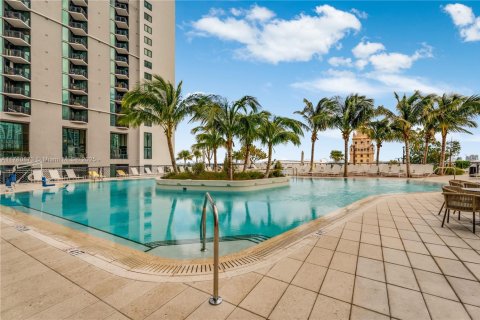 Estudio en el Condominio en Miami, Florida  № 2060055