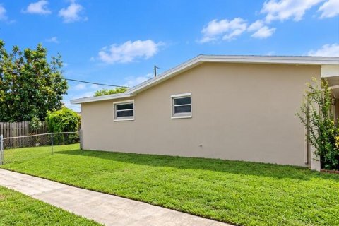 Купить виллу или дом в Санрайз, Флорида 3 комнаты, 147.9м2, № 2430150 - фото 3