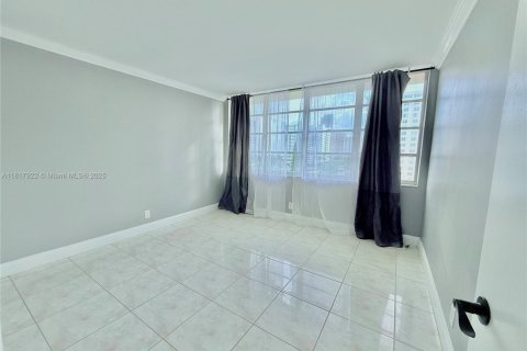 Купить кондоминиум в Халландейл-Бич, Флорида 2 спальни, 109.25м2, № 1934154 - фото 11