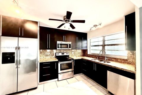Купить кондоминиум в Халландейл-Бич, Флорида 2 спальни, 109.25м2, № 1934154 - фото 2