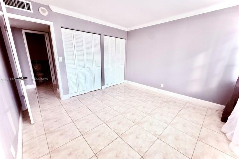 Купить кондоминиум в Халландейл-Бич, Флорида 2 спальни, 109.25м2, № 1934154 - фото 12