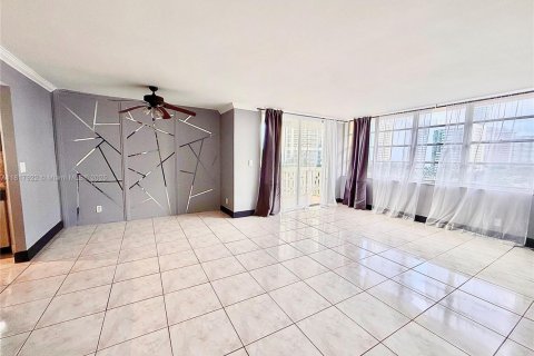 Купить кондоминиум в Халландейл-Бич, Флорида 2 спальни, 109.25м2, № 1934154 - фото 7