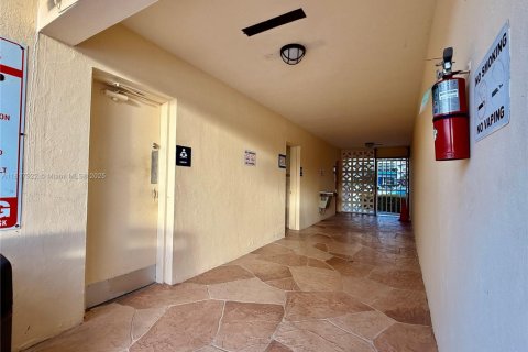 Купить кондоминиум в Халландейл-Бич, Флорида 2 спальни, 109.25м2, № 1934154 - фото 28