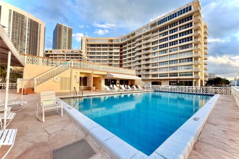 Купить кондоминиум в Халландейл-Бич, Флорида 2 спальни, 109.25м2, № 1934154 - фото 29