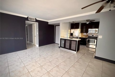 Купить кондоминиум в Халландейл-Бич, Флорида 2 спальни, 109.25м2, № 1934154 - фото 5