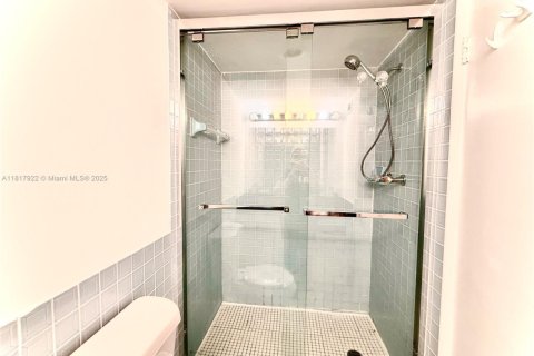 Купить кондоминиум в Халландейл-Бич, Флорида 2 спальни, 109.25м2, № 1934154 - фото 15