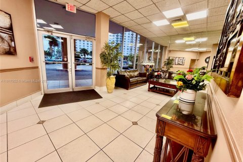 Купить кондоминиум в Халландейл-Бич, Флорида 2 спальни, 109.25м2, № 1934154 - фото 22