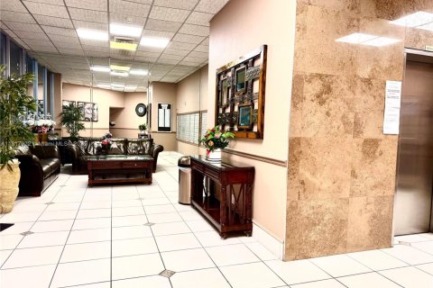 Купить кондоминиум в Халландейл-Бич, Флорида 2 спальни, 109.25м2, № 1934154 - фото 21