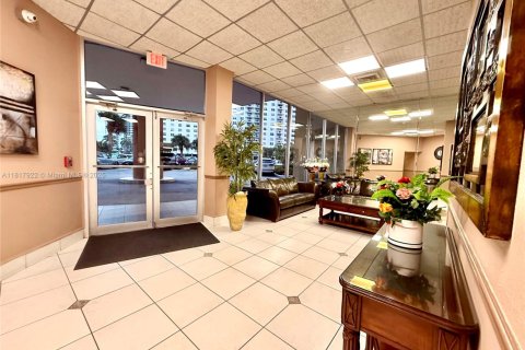 Купить кондоминиум в Халландейл-Бич, Флорида 2 спальни, 109.25м2, № 1934154 - фото 24