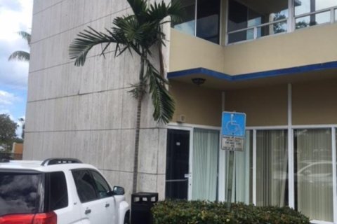 Propiedad comercial en venta en Dania Beach, Florida № 2192968 - foto 11