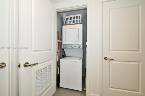 Снять в аренду кондоминиум в Майами, Флорида 2 спальни, 84.54м2, № 2005604 - фото 25