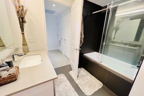 Снять в аренду кондоминиум в Майами, Флорида 2 спальни, 84.54м2, № 2005604 - фото 24