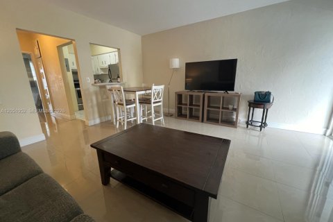 Apartment in Hallandale Beach, Florida 1 bedroom, 45.89 sq.m. № 2192803 - photo 9