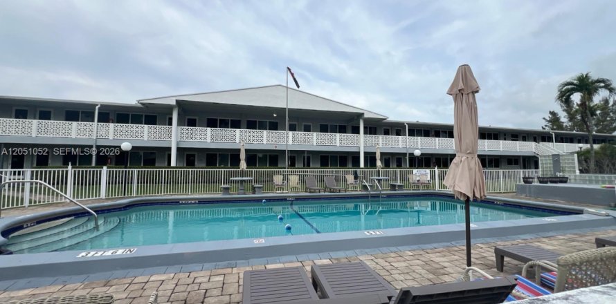 Apartment in Hallandale Beach, Florida 1 bedroom, 45.89 sq.m. № 2192803