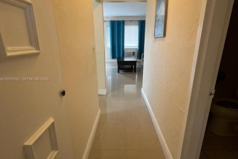Apartment in Hallandale Beach, Florida 1 bedroom, 45.89 sq.m. № 2192803 - photo 5
