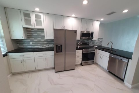 House in Palm Harbor, Florida 2 bedrooms, 92.9 sq.m. № 1878327 - photo 4
