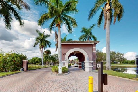 Copropriété à vendre à Saint Petersburg, Floride: 1 chambre, 67.73 m2 № 2206377 - photo 3
