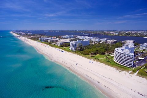 Propiedad comercial en alquiler en Palm Beach, Florida, 2 dormitorios, 120.22 m2 № 1068444 - foto 1