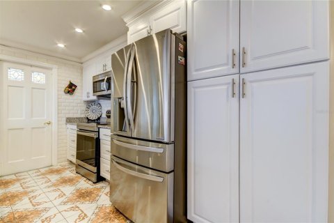 House in Clearwater, Florida 4 bedrooms, 211.54 sq.m. № 2100652 - photo 13