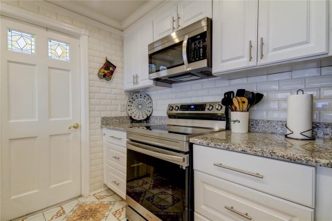 House in Clearwater, Florida 4 bedrooms, 211.54 sq.m. № 2100652 - photo 15