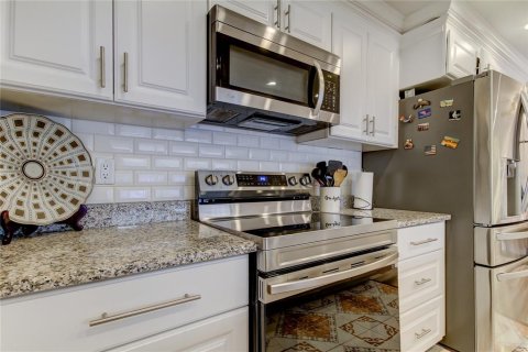 House in Clearwater, Florida 4 bedrooms, 211.54 sq.m. № 2100652 - photo 14