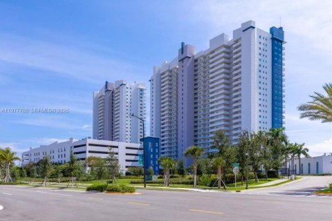 Copropriété à louer à North Miami, Floride: 3 chambres, 167.32 m2 № 2042346 - photo 2