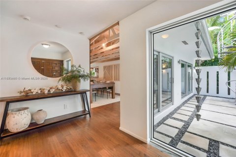 Villa ou maison à louer à Miami, Floride: 5 chambres, 507.71 m2 № 2025729 - photo 6