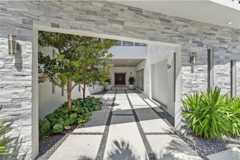 Villa ou maison à louer à Miami, Floride: 5 chambres, 507.71 m2 № 2025729 - photo 3