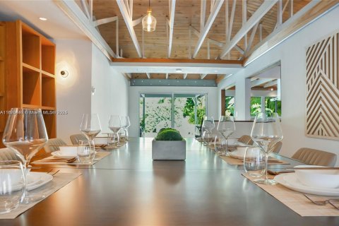 Villa ou maison à louer à Miami, Floride: 5 chambres, 507.71 m2 № 2025729 - photo 19