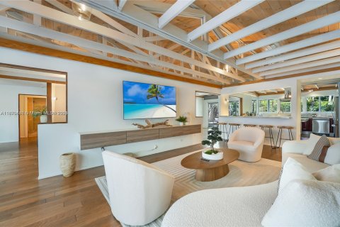 Villa ou maison à louer à Miami, Floride: 5 chambres, 507.71 m2 № 2025729 - photo 9
