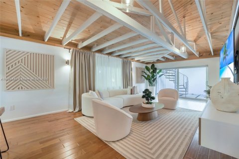 Villa ou maison à louer à Miami, Floride: 5 chambres, 507.71 m2 № 2025729 - photo 10