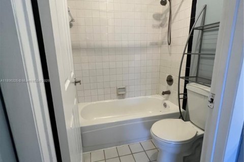 Купить кондоминиум в Майами, Флорида 3 спальни, 159.05м2, № 1746085 - фото 24