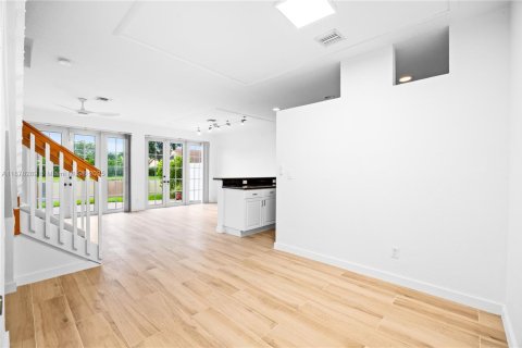 Adosado en alquiler en Coral Springs, Florida, 4 dormitorios, 181.16 m2 № 1929495 - foto 5