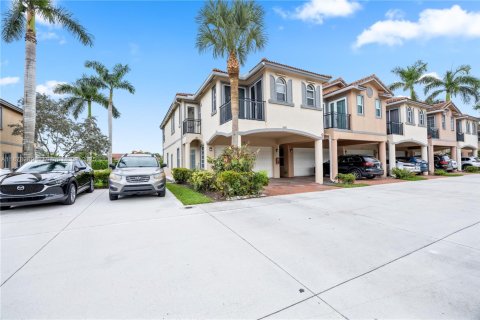 Adosado en alquiler en Coral Springs, Florida, 4 dormitorios, 181.16 m2 № 1929495 - foto 2