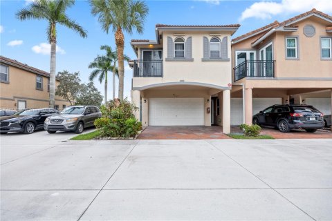 Adosado en alquiler en Coral Springs, Florida, 4 dormitorios, 181.16 m2 № 1929495 - foto 1