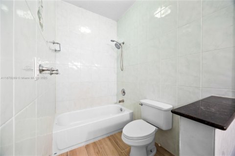 Adosado en alquiler en Coral Springs, Florida, 4 dormitorios, 181.16 m2 № 1929495 - foto 24