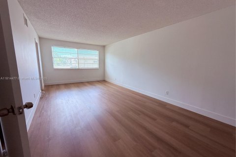 Adosado en venta en Sunrise, Florida, 2 dormitorios, 132.94 m2 № 1874419 - foto 26