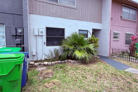 Adosado en venta en Sunrise, Florida, 2 dormitorios, 132.94 m2 № 1874419 - foto 1