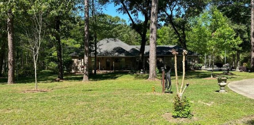 House in Crestview, Florida 3 bedrooms, 240.8 sq.m. № 560813