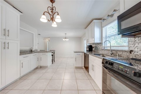 House in Apopka, Florida 3 bedrooms, 131.09 sq.m. № 1873092 - photo 18