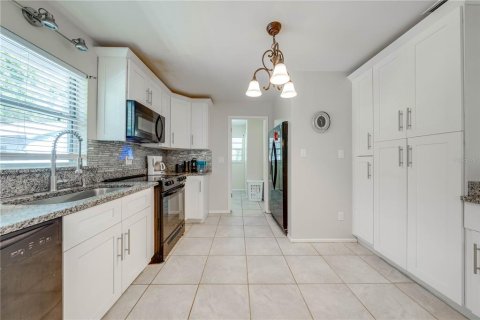 House in Apopka, Florida 3 bedrooms, 131.09 sq.m. № 1873092 - photo 16