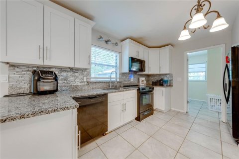 House in Apopka, Florida 3 bedrooms, 131.09 sq.m. № 1873092 - photo 15