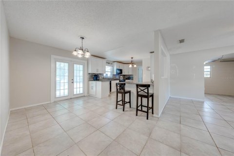 House in Apopka, Florida 3 bedrooms, 131.09 sq.m. № 1873092 - photo 12