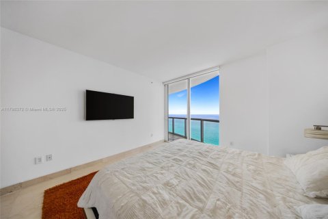 Condo in Miami Beach, Florida, 2 bedrooms № 1959200 - photo 20