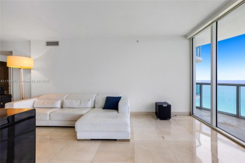 Condo in Miami Beach, Florida, 2 bedrooms № 1959200 - photo 10