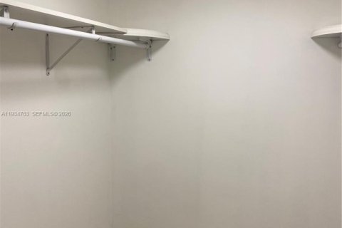 Снять в аренду кондоминиум в Уэстон, Флорида 2 спальни, 102.75м2, № 2002994 - фото 2