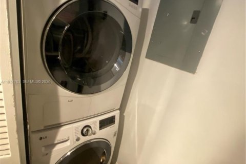 Снять в аренду кондоминиум в Уэстон, Флорида 2 спальни, 102.75м2, № 2002994 - фото 8