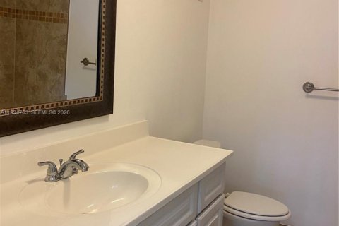 Снять в аренду кондоминиум в Уэстон, Флорида 2 спальни, 102.75м2, № 2002994 - фото 3