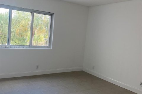 Снять в аренду кондоминиум в Уэстон, Флорида 2 спальни, 102.75м2, № 2002994 - фото 6