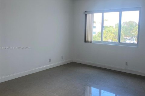 Снять в аренду кондоминиум в Уэстон, Флорида 2 спальни, 102.75м2, № 2002994 - фото 4